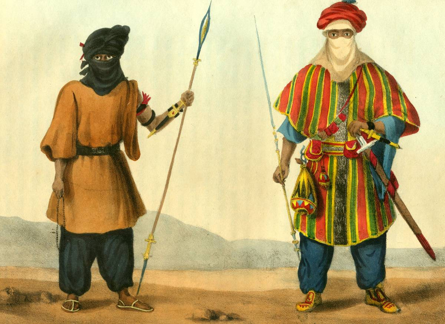 Вооружённые мужчины-туареги, изображённые во французской книге 1821 года. Оба мужчины вооружены копьями и телек-кинжалом, прикреплённым к левому предплечью, мужчина справа (аристократ) также вооружён мечом такуба. Фото © Wikipedia