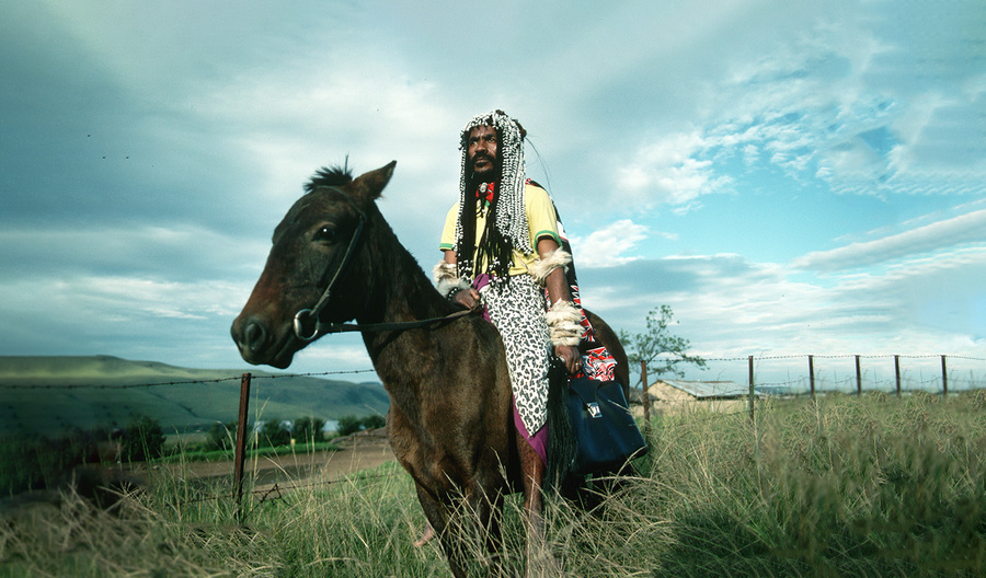 Африканский шаман. Обложка © Getty Images / Corbis / VCG / David Turnley