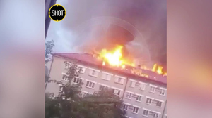 В Первоуральске вспыхнул крупный пожар в общежитии