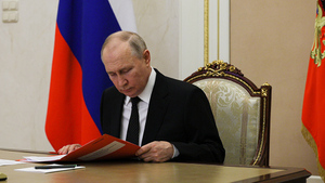 Путин подписал закон об аресте до 30 суток за нарушение военного положения