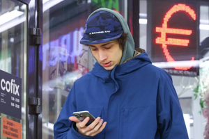 Банки снизили курсы валют после резкого ночного повышения