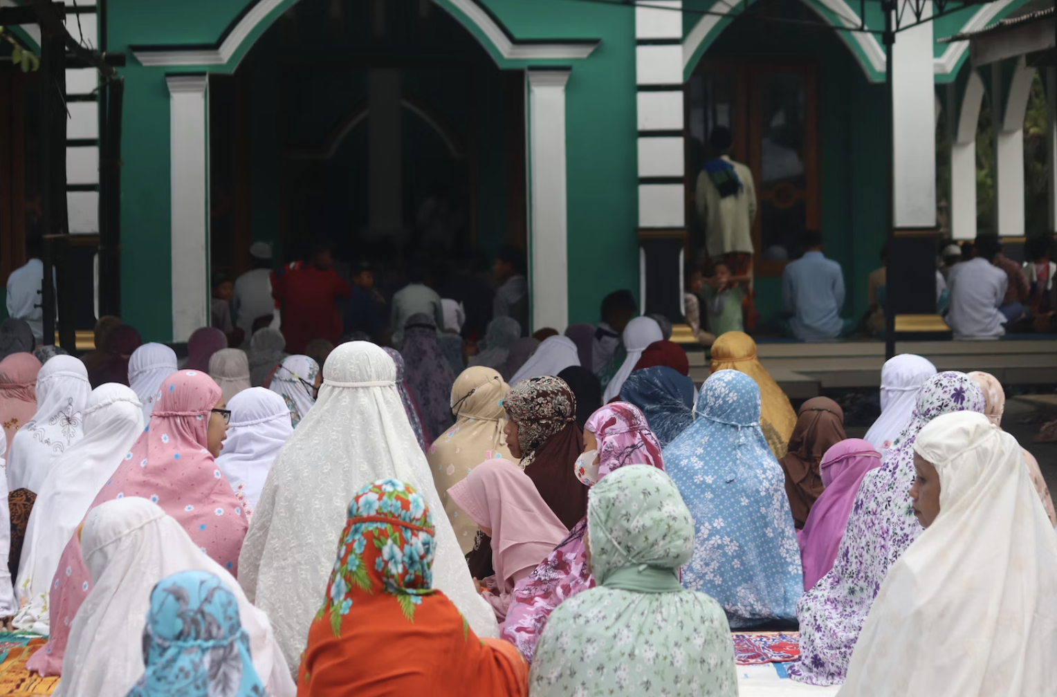В Курбан-байрам мусульмане желают друг другу благословенного праздника: "Ид мубарак!" Фото © Mufid Majnun / Unsplash