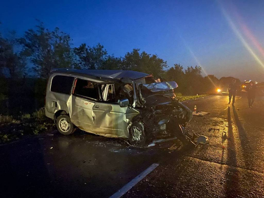 Место ДТП в Самарской области. Обложка © Telegram / МВД МЕДИА