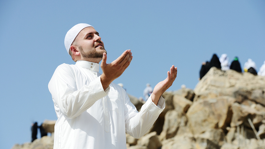 День Арафа — один из важнейших мусульманских праздников, который отмечается на девятый день месяца Зуль-хиджа. Фото © Getty Images / Zurijeta