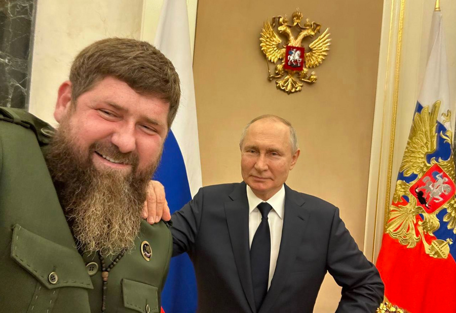 Глава Чечни Рамзан Кадыров опубликовал фото с российским лидером Владимиром Путиным. Фото © t.me / Kadyrov_95