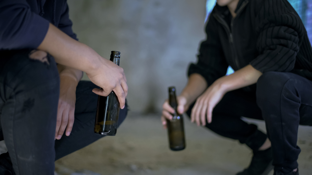 На Алтае шестеро подростков отравились алкоголем