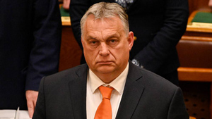 Орбан мемом с Траволтой описал состояние казны Евросоюза
