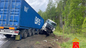 Место столкновения грузовика, автобуса и легкового автомобиля в Ленобласти. Обложка © Telegram / "Петербургская полиция"