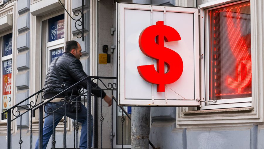 Экономисты назвали уровень, на котором остановится рост курса доллара. Обложка © ТАСС / Ковалёв Пётр