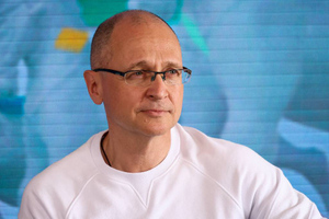 Кириенко посетил филиал фонда "Защитники Отечества" в Луганске