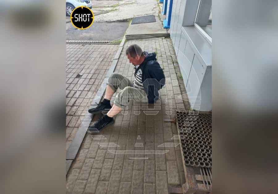 В Ярославле мужчина угрожал взорвать приятеля на заправке. Обложка © Telegram / SHOT