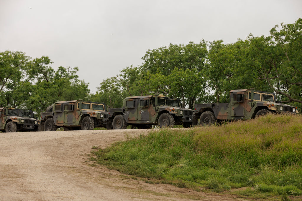 Американские машины Humvee. Фото © Getty Images / Michael Gonzalez