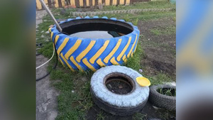 В Омской области мальчик утонул в тракторном колесе, заполненном водой