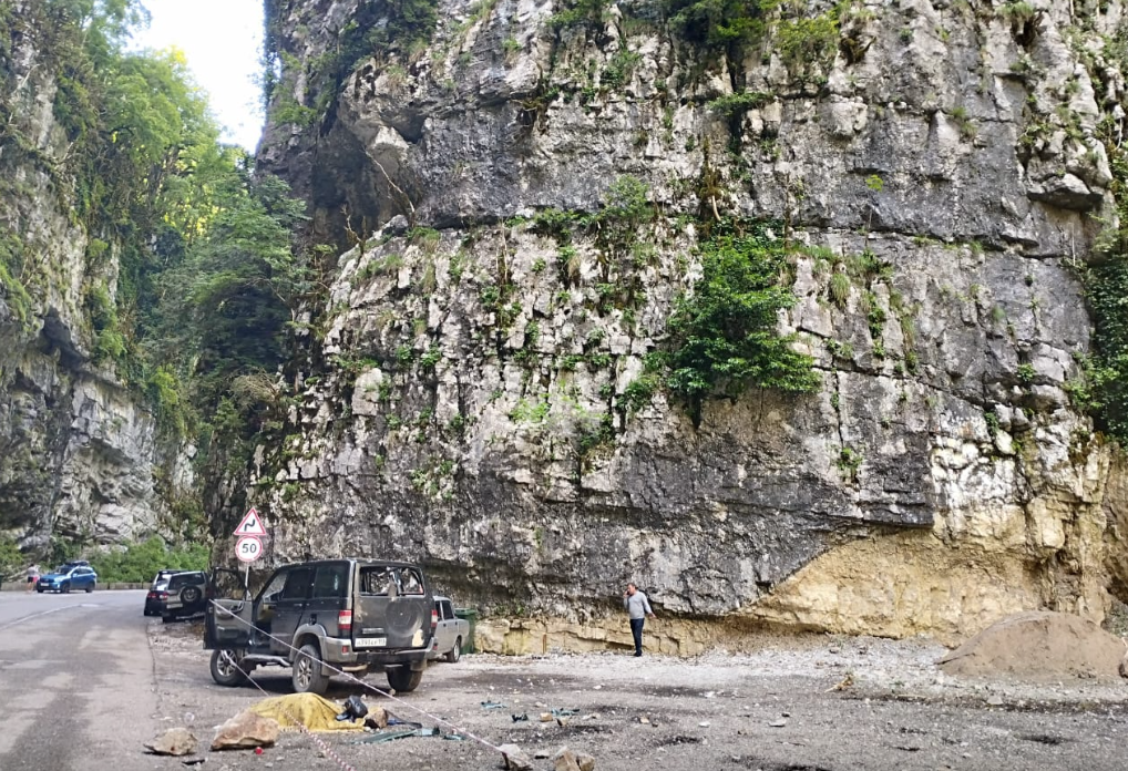 Россиянин погиб во время камнепада в национальном парке Абхазии