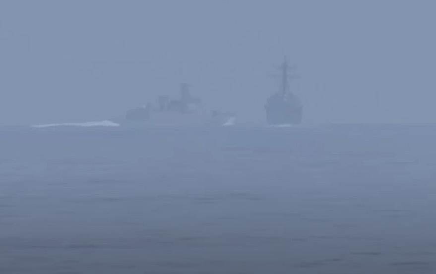 Китайский военный корабль чуть не столкнулся с эсминцем США в Тайваньском проливе