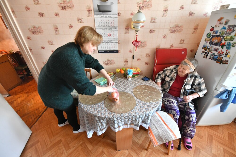 Соцработники оказывают поддержку и помощь тем, кто в ней нуждается. Фото © Агентство "Москва" / Сергей Киселёв