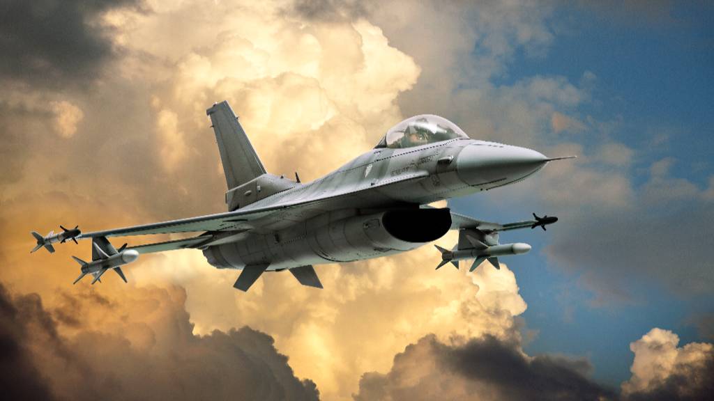 Украинских лётчиков отправили в Британию обучаться на F-16