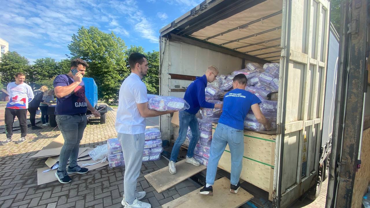 В Белгородскую область прибыли первые 40 тонн гуманитарной помощи от ЕР. Фото © Telegram / Андрей Турчак