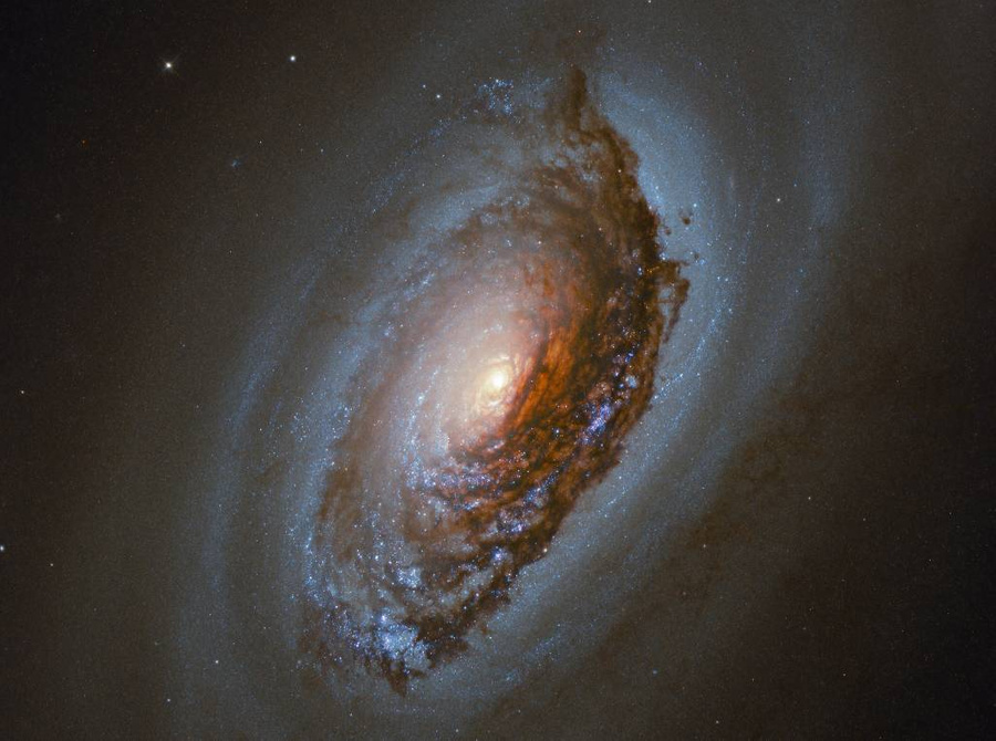 Галактика Messier 64 (Злобный Глаз). Фото © Wikipedia.org / ESA / Hubble