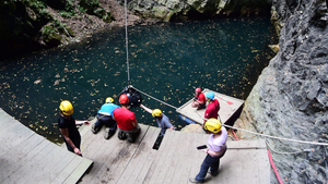 Почему учёные не могут определить глубину загадочной пещеры в Чехии