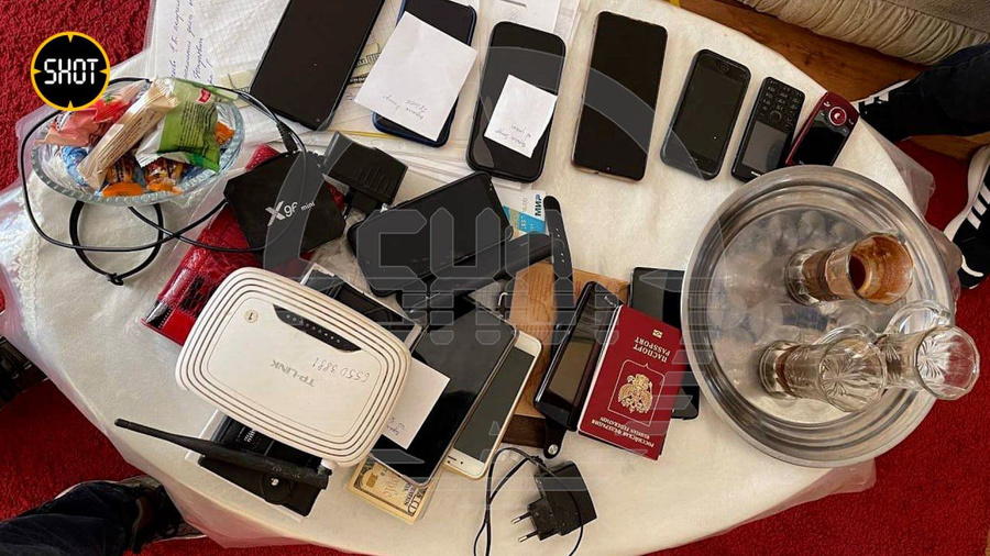 Найденные при обыске устройства. Обложка © SHOT