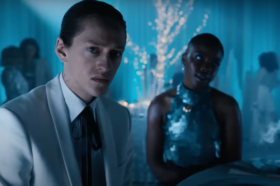 Перси Хайнс Уайт в сериале "Уэнздей". Обложка © YouTube / Netflix