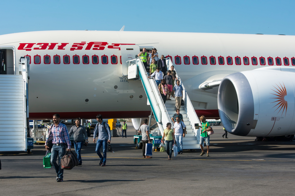 Подождут на полу в школе: В Магадане объяснили, почему индусов с рейса Air India не пустят в город