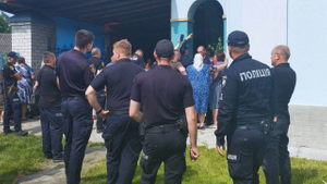 Раскольники взломали храм УПЦ в Ровенской области и выгнали прихожан
