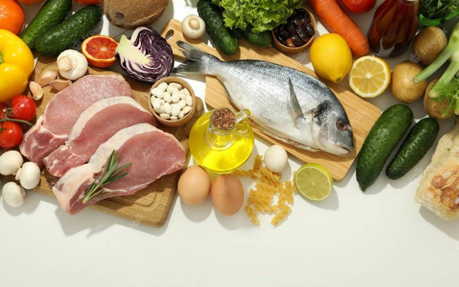 Мясо и рыба — одни из главных источников белка и коллагена. Фото © Freepik / atlascompany