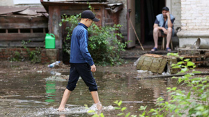 Из-за подтопления кладбищ в Херсонской области предупредили о вреде небутилированной воды