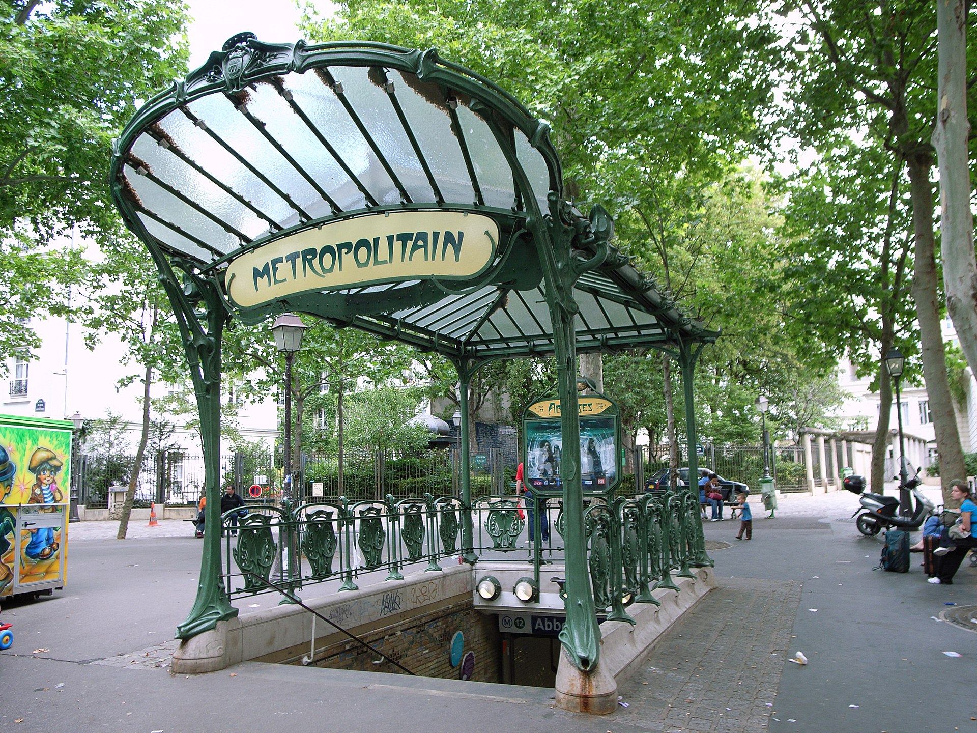 Вход в метро в Париже в стиле модерн. Фото © Wikipedia / Э. Гимар
