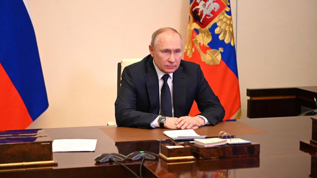 Песков: Путин отслеживает ситуацию на Херсонщине после подрыва Каховской ГЭС