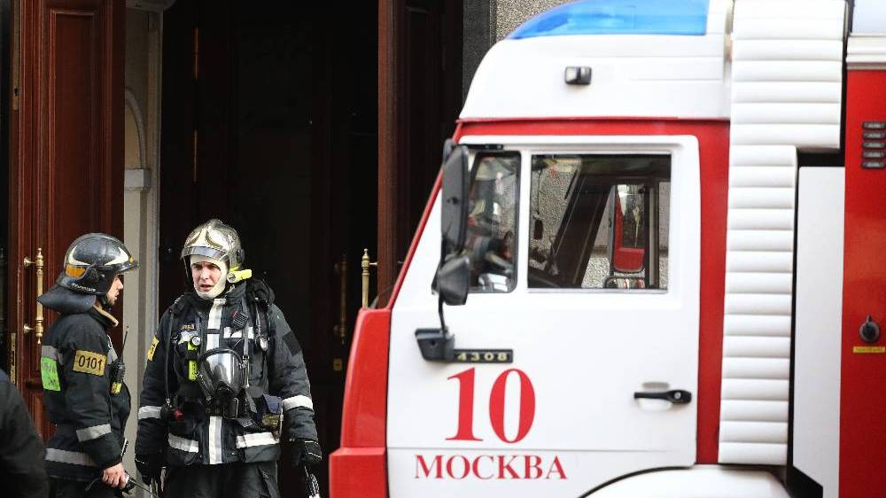Газовая труба загорелась в Москве, один человек погиб