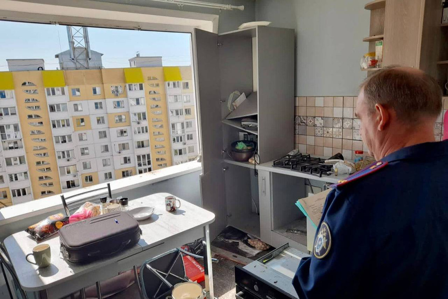 Кадр из квартиры, где произошёл взрыв газа. Обложка © Telegram / СУ СК РФ по Саратовской области
