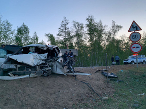 Последствия ДТП на 64-м километре региональной дороги "Нам" в Якутии. Фото © Telegram / ГИБДД14