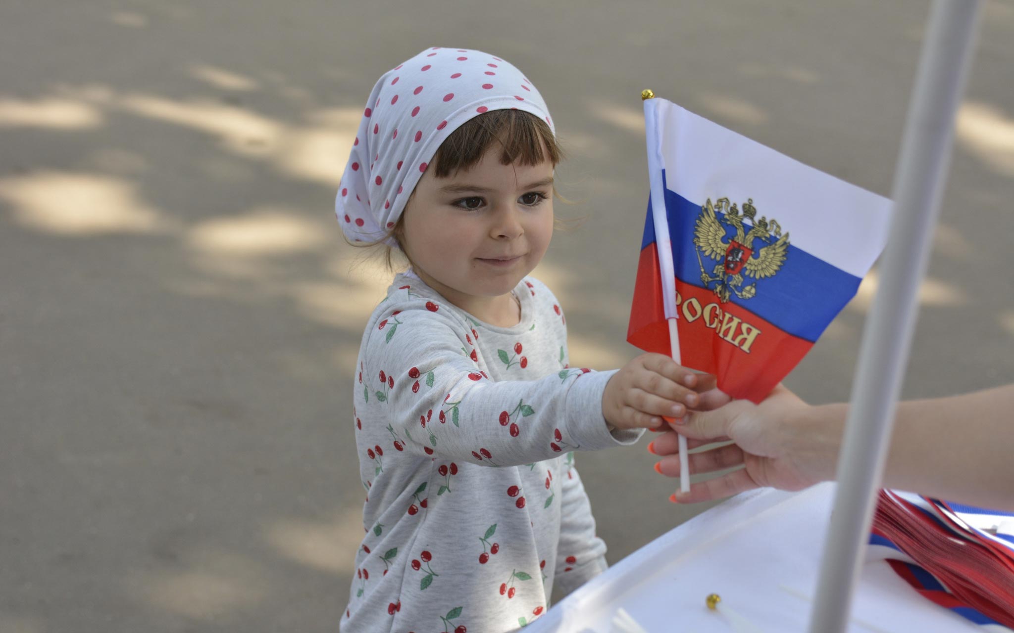 Государственный флаг России 12 июня можно будет увидеть почти везде. Фото © sobyanin.ru