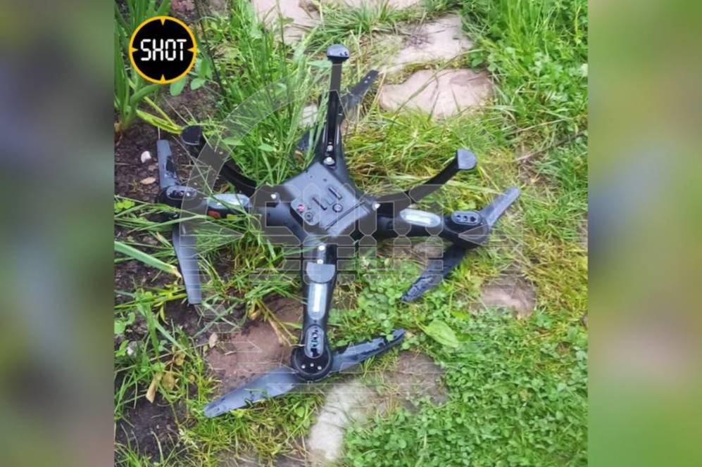 Пенсионер из Новой Москвы обнаружил у себя на участке дрон со сломанной камерой