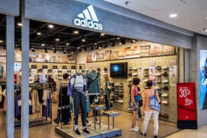 Adidas решил вернуться в Россию, узнали журналисты