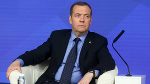 Медведев уличил политиков США в лицемерии и потребовал, чтобы они "закрыли рты"
