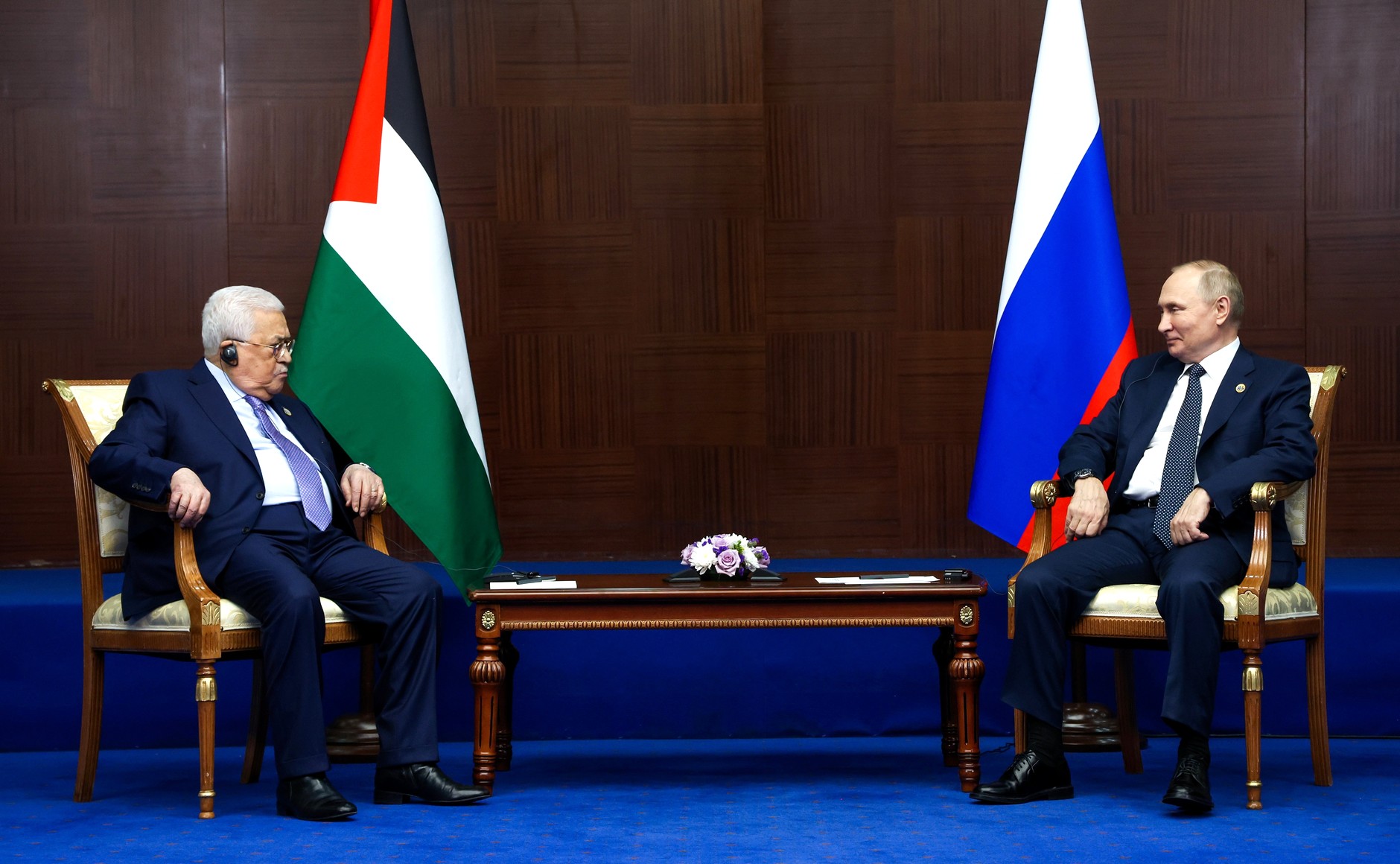 Аббас в разговоре с Путиным поддержал действия Москвы по защите конституционного строя