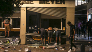 Во Франции за четыре дня протестов разграбили 250 табачных лавок и 200 магазинов