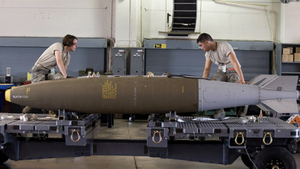 Запрещённое оружие: Чем опасны кассетные бомбы, которые США готовят для Украины 