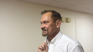 Депутат Булавинов спрятался от вопросов Лайфа об избиении экс-супруги в туалете Госдумы