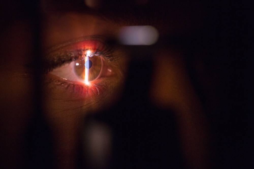 Жительница Подмосковья ослепла на один глаз во время ночного укачивания ребёнка