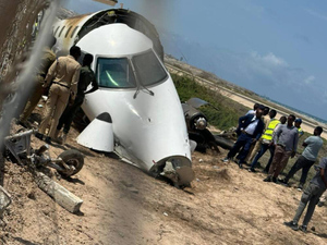 Чудом обошлось без жертв: Самолёт с пассажирами рухнул на аэродром в Сомали