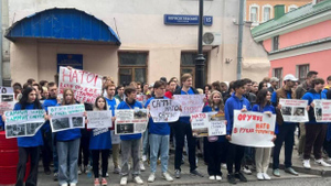 "Саммит смерти": Российская молодёжь выразила презрение к НАТО перед посольствами стран альянса