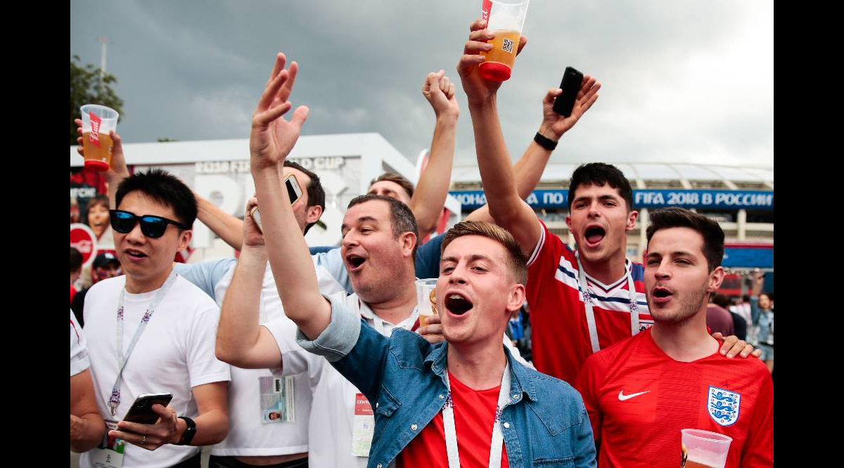Пиво на стадионах. Болельщики на стадионе. Пиво на стадионе. Пиво на стадионах в России. Дума пиво на стадионах.