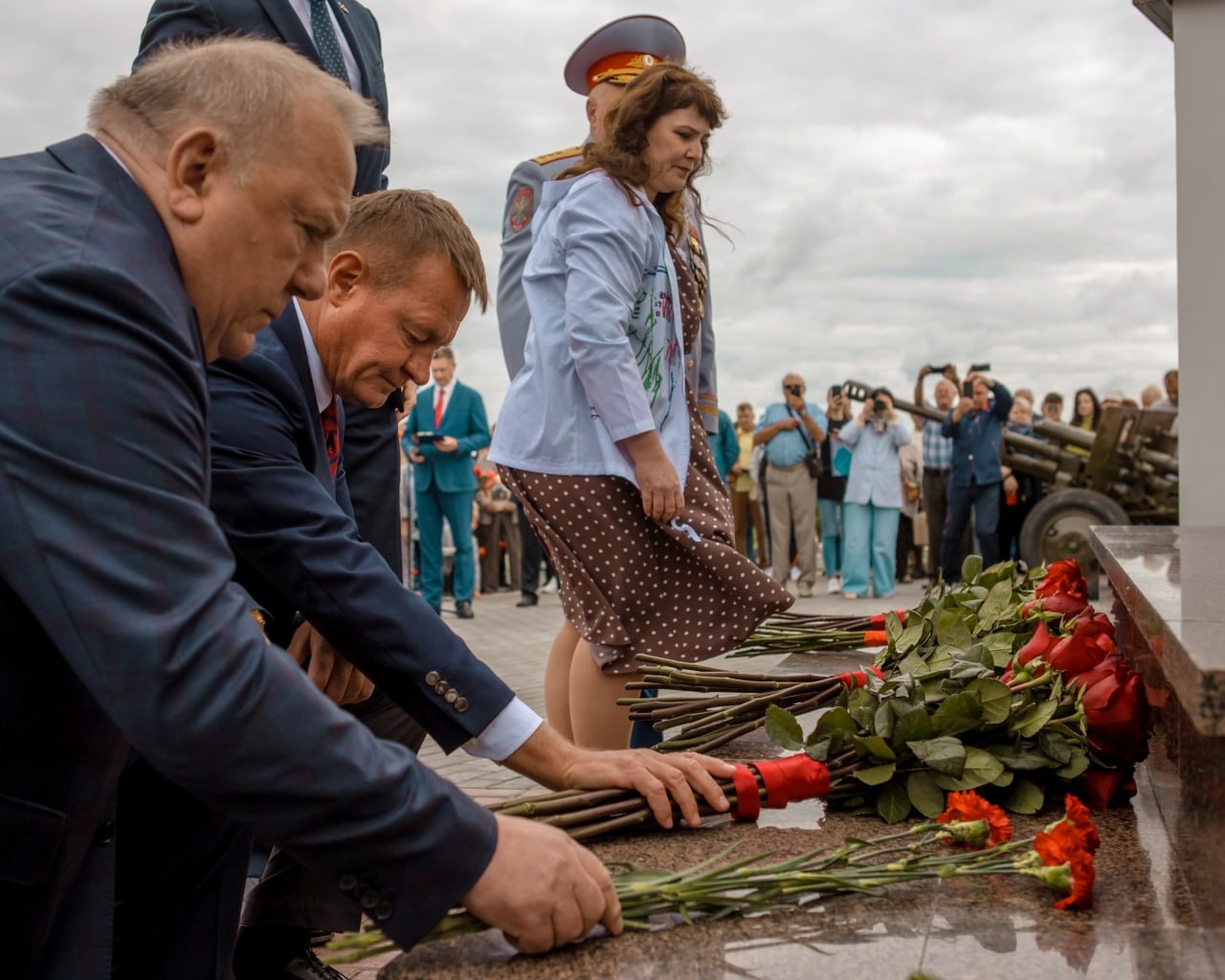 В Курской области открыли памятник подвигу советских воинов. Фото © Telegram / Роман Старовойт