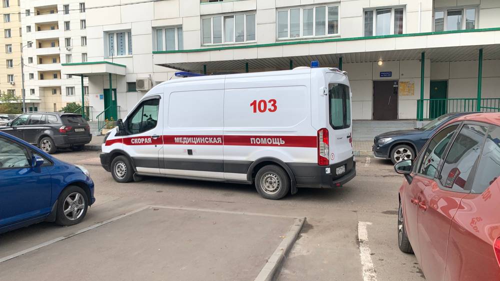 Упавшая с четвёртого этажа штукатурка отправила москвичку в больницу