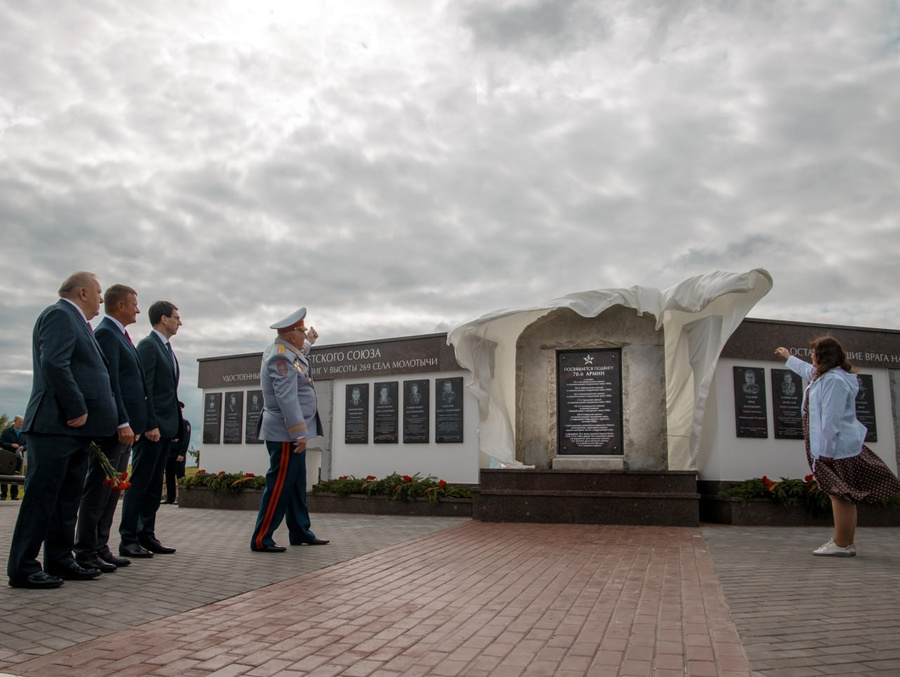 В Курской области открыли памятник подвигу советских воинов. Фото © Telegram / Роман Старовойт
